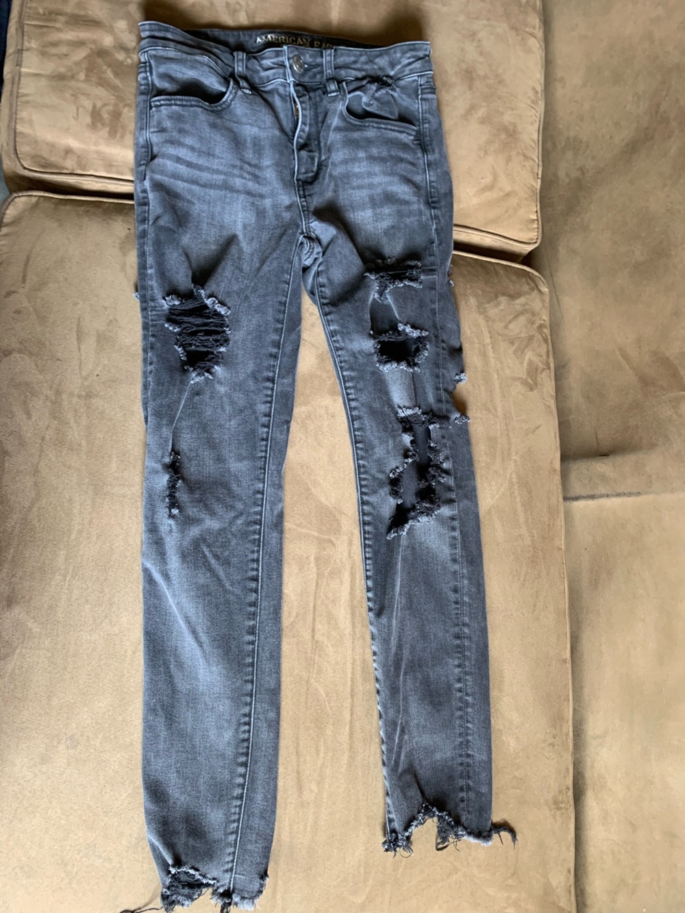 American Eagle Outfitters Black Distressed Skinny Jeans Sz US 6 Regular